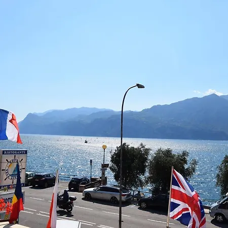 Vela Azzurra Navene