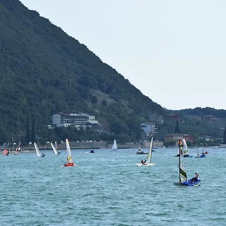 Vela Azzurra Navene