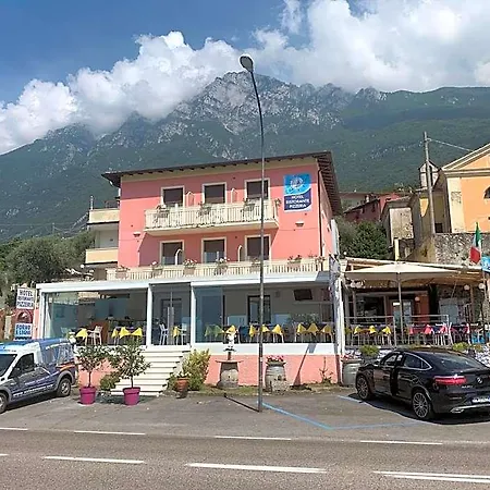 Szálloda Vela Azzurra Navene