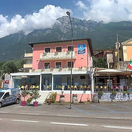 Vela Azzurra Szálloda Navene