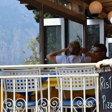 Vela Azzurra Hotel Navene