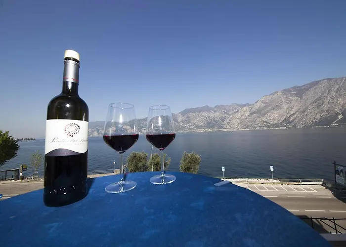 Vela Azzurra 2* Navene