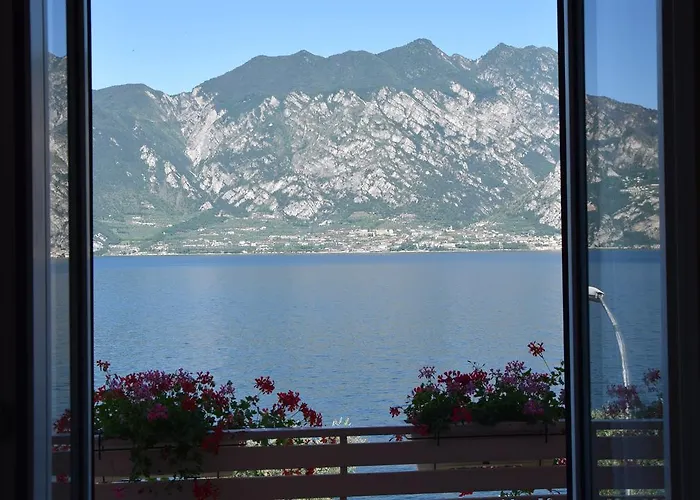 Vela Azzurra Hotel Navene