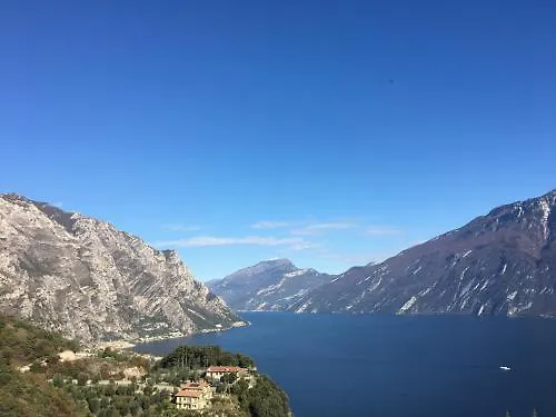 Vela Azzurra فندق Navene